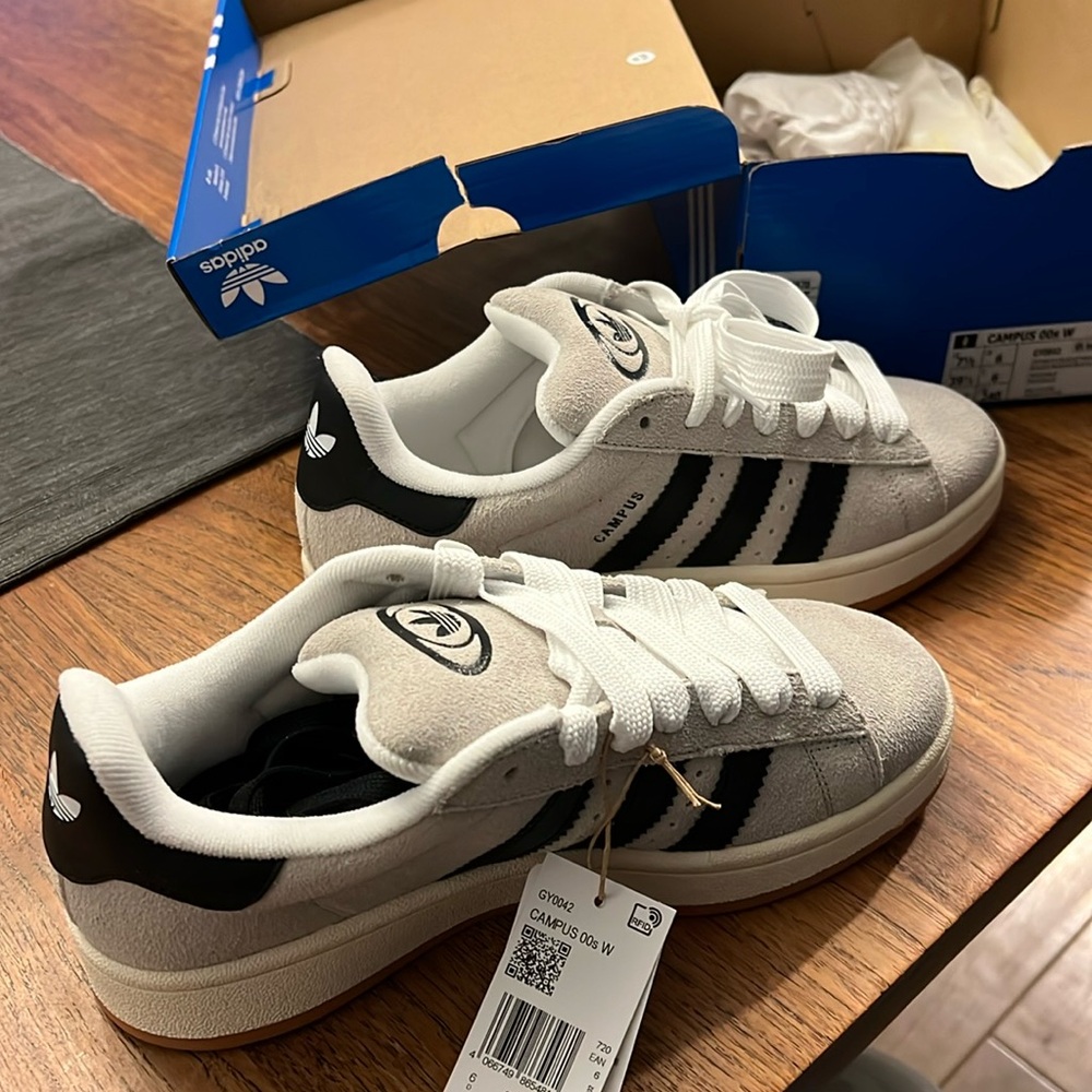 Adidas Campus 00's Women's
Crywhite/Cblack/OWhite
7 1/2 US